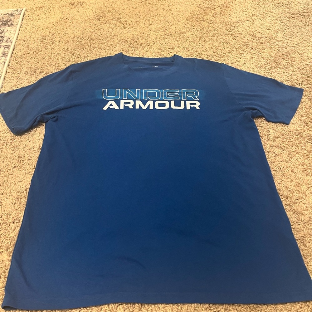 Men’s large under Armour tshirt